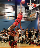 img/bb_experience_dunk.jpg